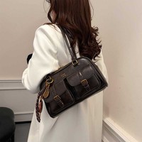 Women's Retro Solid Color Pu Leather Shoulder Bag with Multiple Pockets Large Capacity Comes with A Detachable Accessory Charm