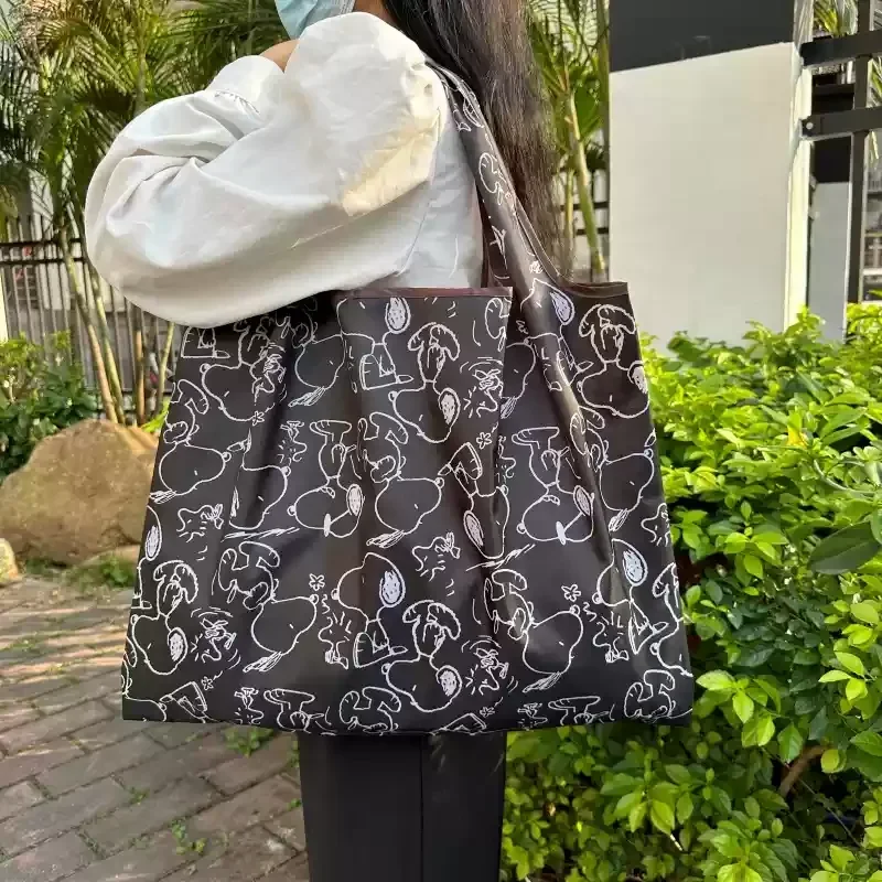 Cartoon Snoopy Einkaufstasche mit großer Kapazität, wasserdicht, faltbar, Snoopy, tragbare Handtasche, niedliche Damen-Aufbewahrungstasche für den Außenbereich