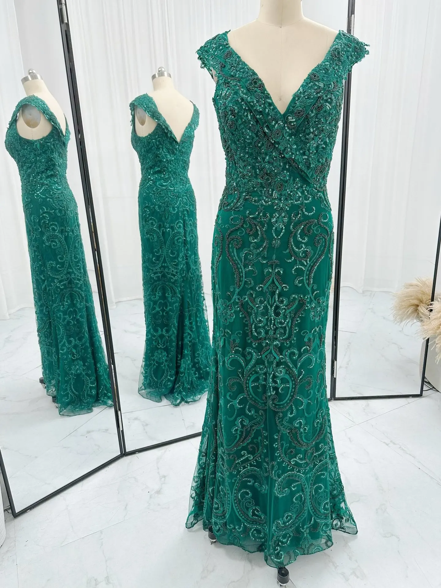 Green Sexy Lace Deep V -Neck Collection Waist Slim Evening Dress M1469