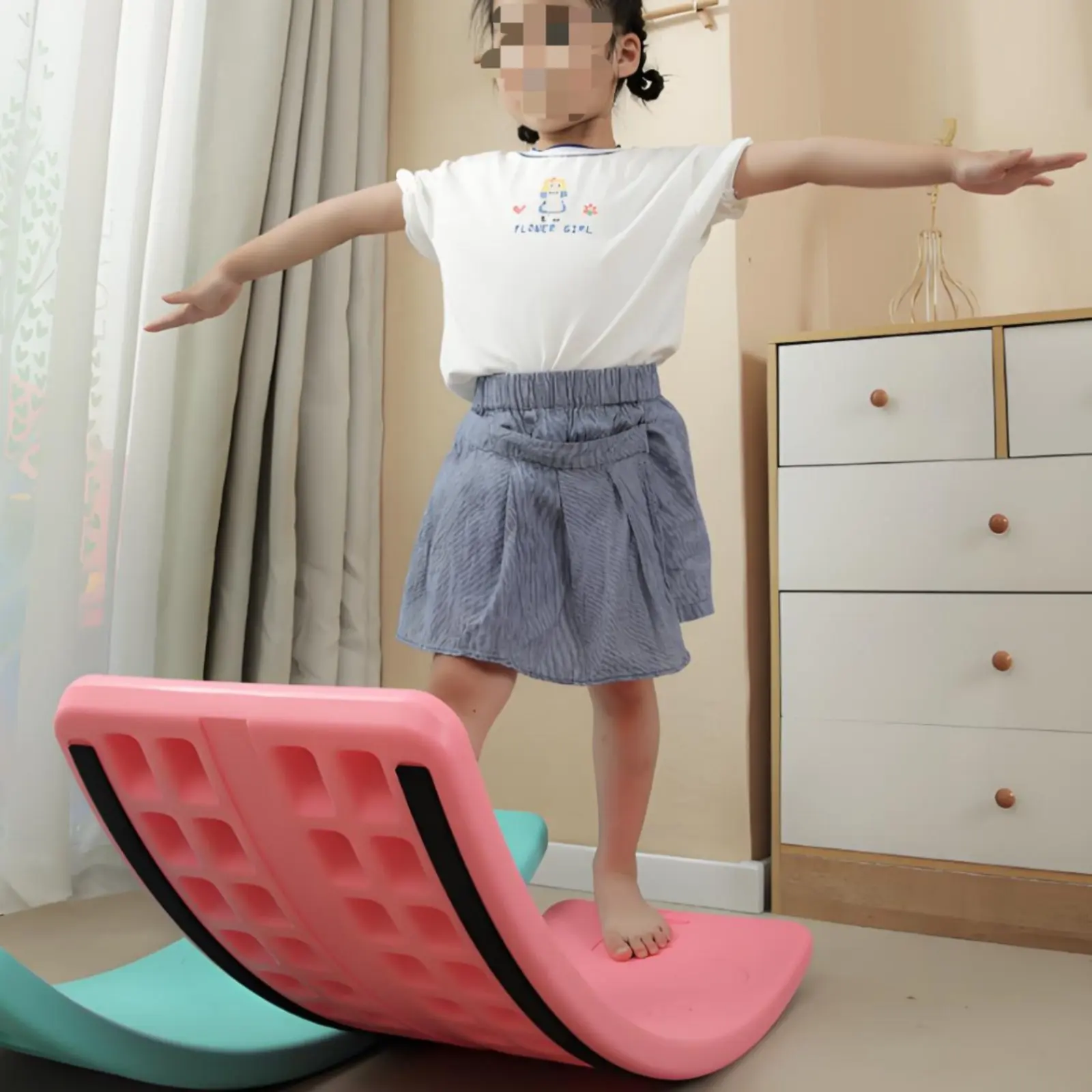 

Детская балансировочная доска с нескользящей поверхностью, изогнутая доска-качалка, оборудование для активных игр, универсальная, прочная, выдерживающая большой вес, для игровой комнаты