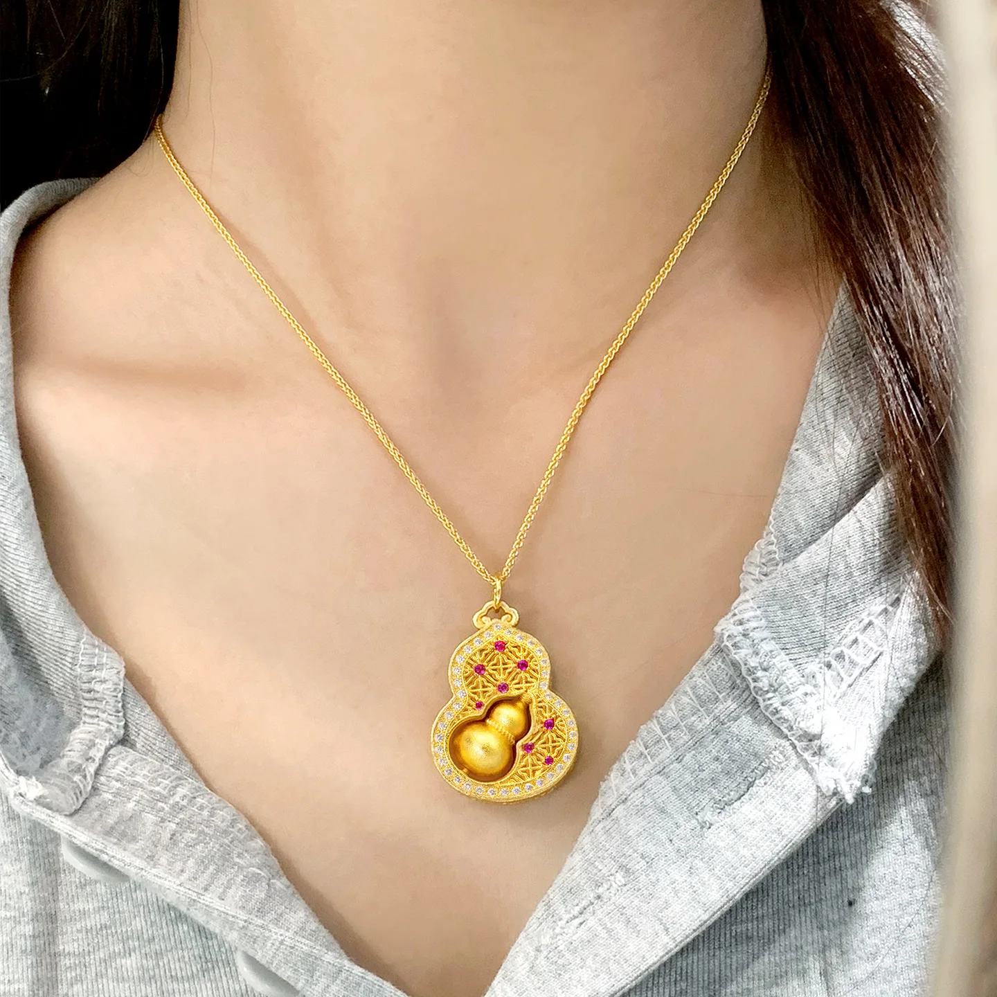 

Luxury 24K 9999 Pure Gold real gold Hollow out brushed diamond-encrusted gourd pendant women's retro all-match pendant necklace