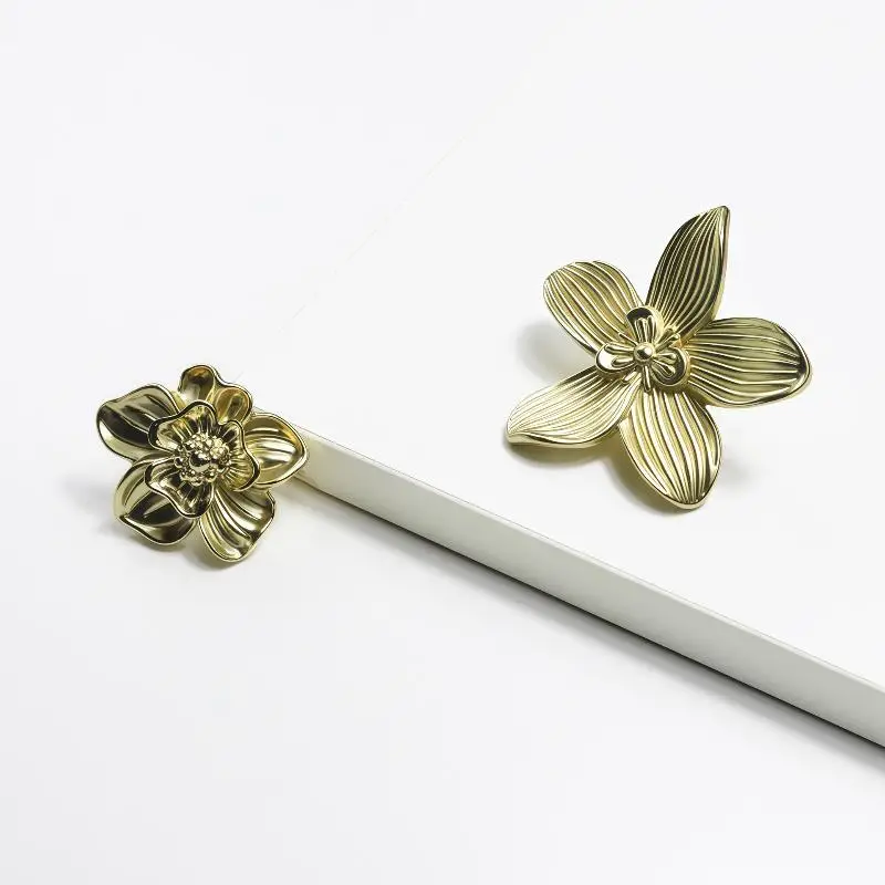 Vintage Floral Cabinet Pulls Creative Petal Single Hole Drawer Handles Rustproof for Home Furniture DIY Renovation Project Use