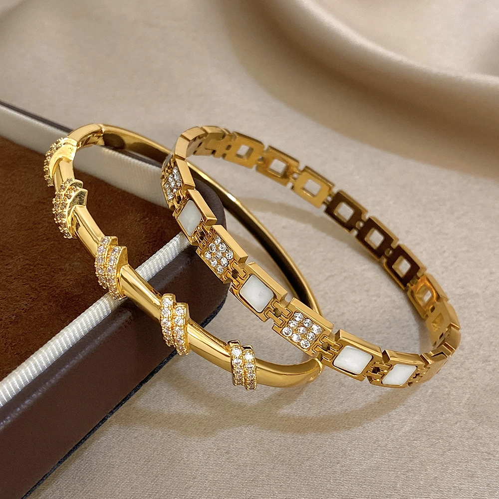 Freetry أنيقة الزركون الفولاذ المقاوم للصدأ الكفة سوار المرأة بسيطة هندسية الملتوية مطلية بالذهب الربيع الإسورة مجوهرات مقاومة للماء