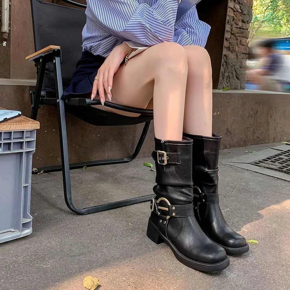 

Кожаные женские туфли до середины икры с квадратным носком, осень-зима, элегантные женские полувысокие сапоги на каблуке, модные дизайнерские роскошные ботинки 2025 года