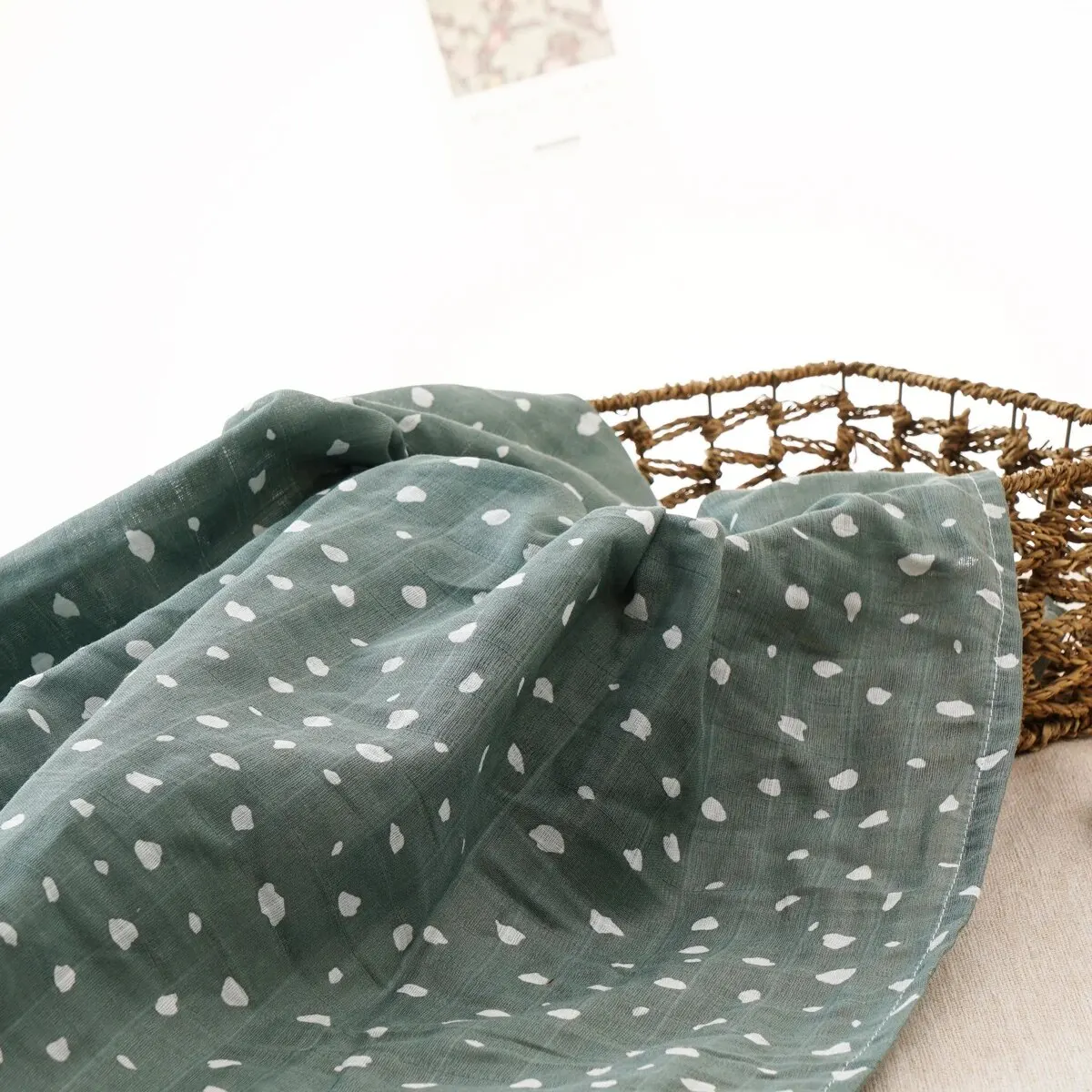 Luxuriously Soft Muslin Swaddle Blanket - Large, Breathable & Comforting - Perfect for Swaddling & Snuggling