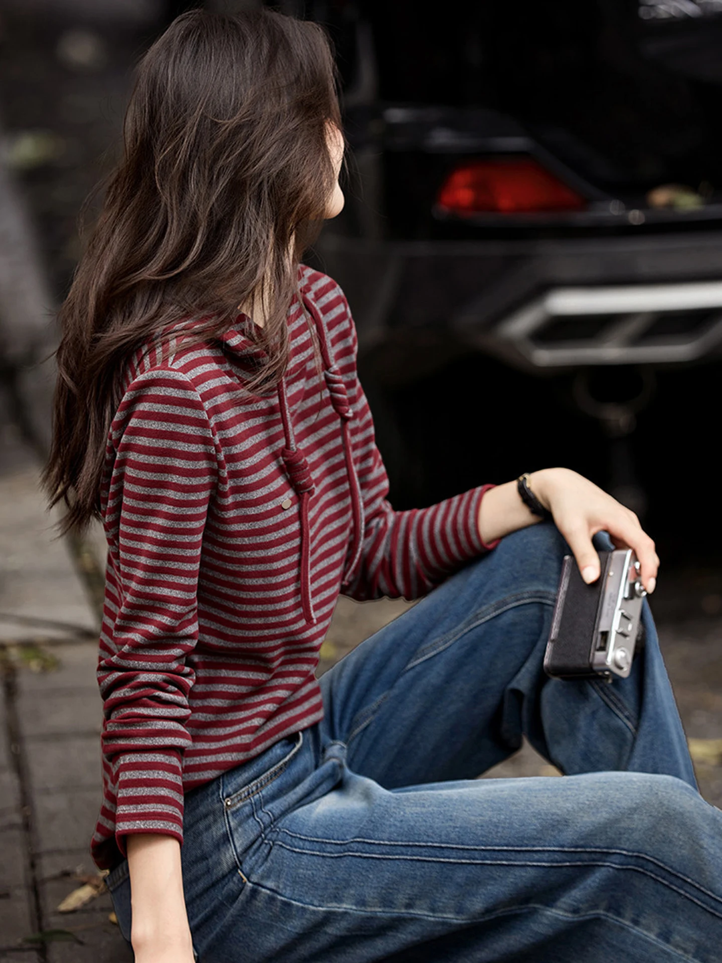 

Удобная полосатая футболка с длинным рукавом и капюшоном в корейском стиле, свободного кроя, шерстяная, женская, модная, осень 2025, новинка