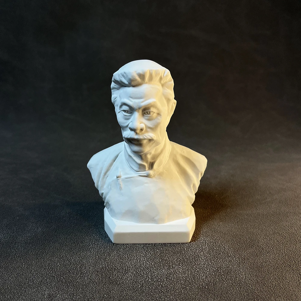 Plaster statue of Lu Xun (Zhou Shuren), a famous Chinese writer and thinker, for desktop bookshelf decoration.
