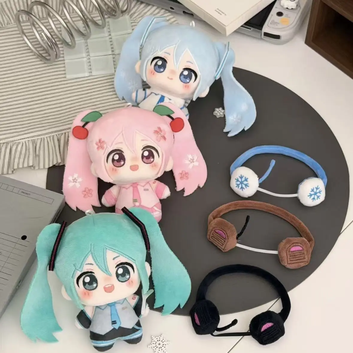 10cm including detachable ear muffs Kawaii Hatsune Miku plush toys, table decorations, car decorations and gifts