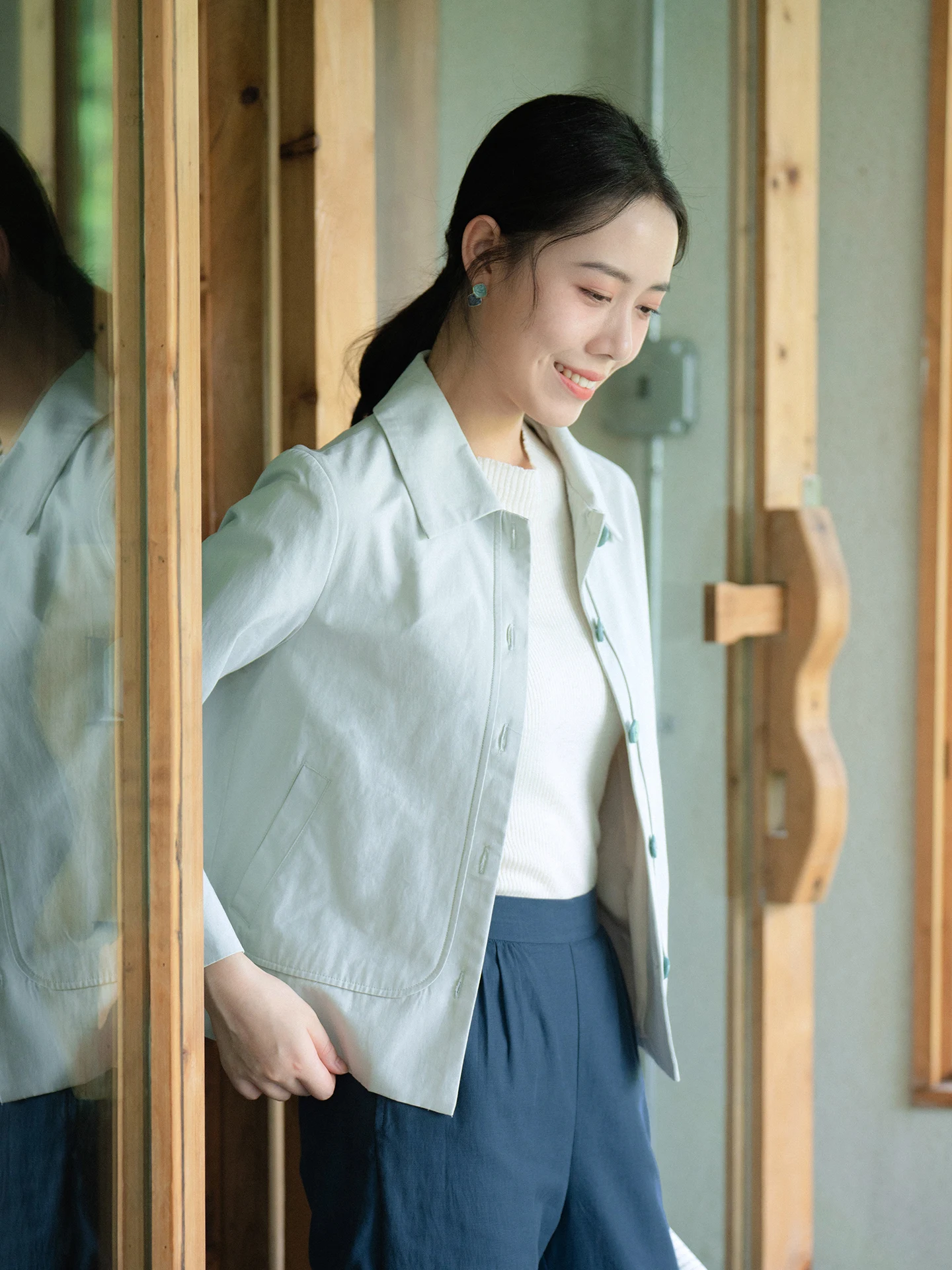 

Повседневная художественная укороченная куртка из хлопка для женщин: универсальный топ для города, новинка весеннего сезона, комфорт и тепло