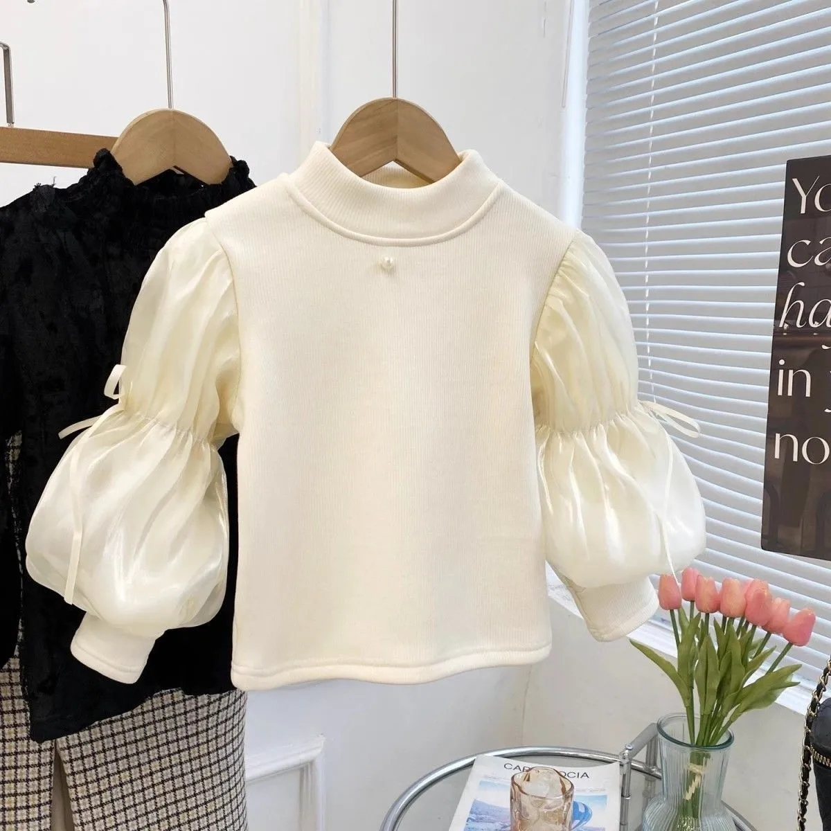 

Girls' bubble sleeve base shirt Spring and Autumn children's round neck thin pullover top