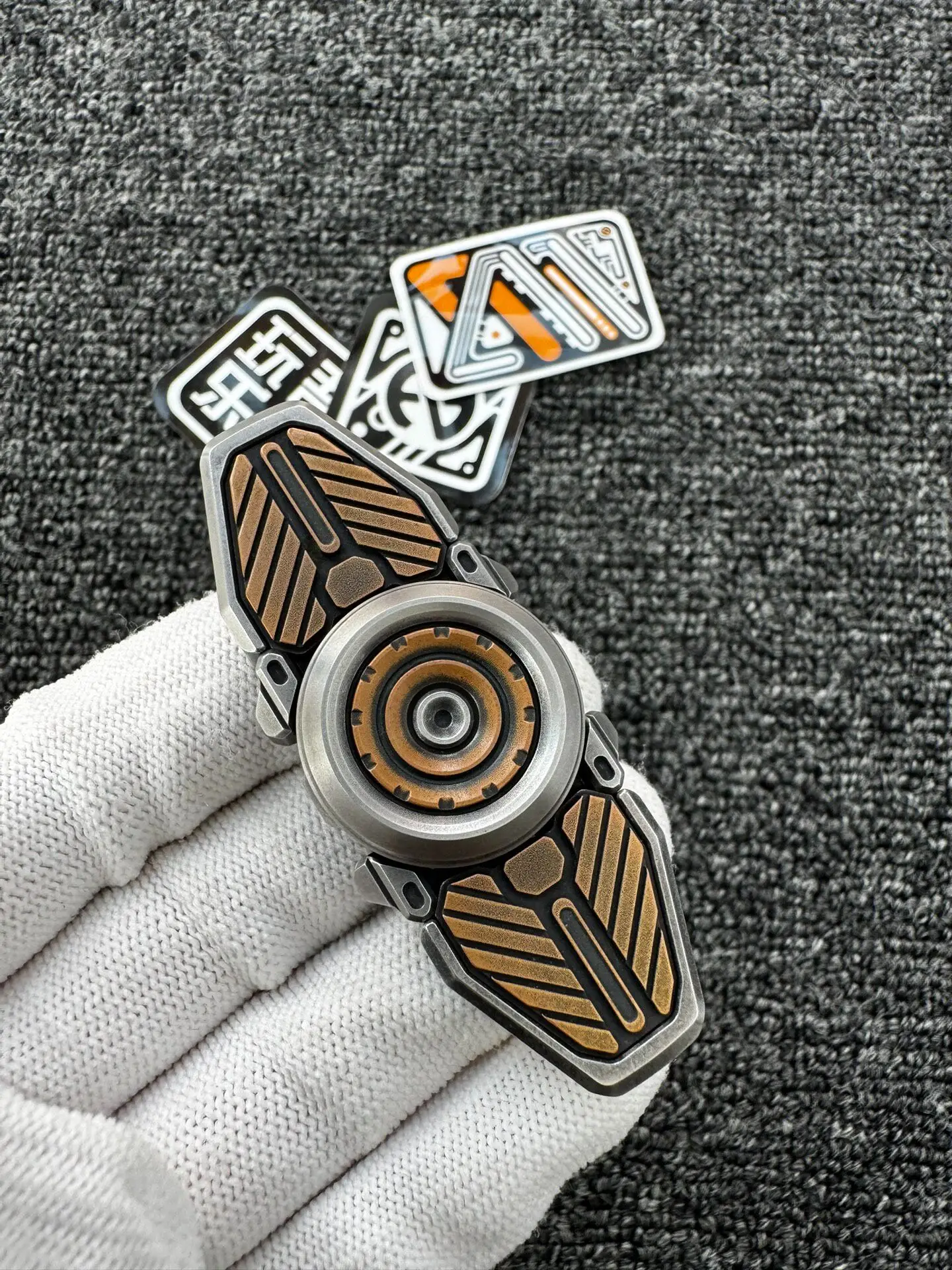 Used EDC Play Ulozhi, Messenger, Open Nail Gyro, Fingertip Gyro Edc Metal Decompression Toy Black Technology