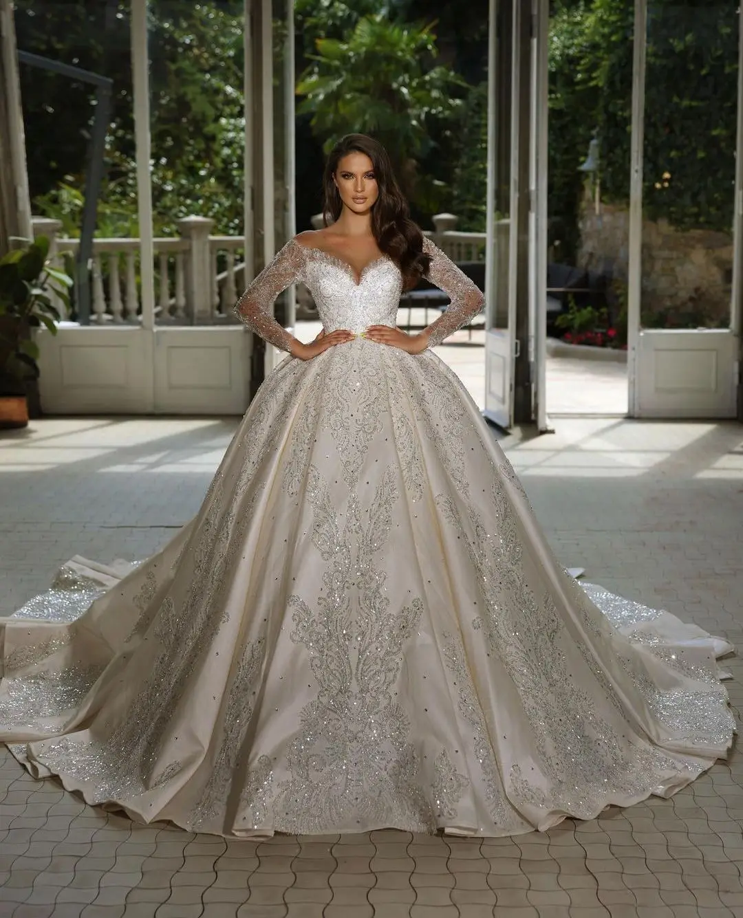 Luxury Ball Gown Wedding Dresses Long Sleeves V Neck Sequins Appliques Bead Ruffles Zipper DiamondsBridal Gowns Vestina De Novia