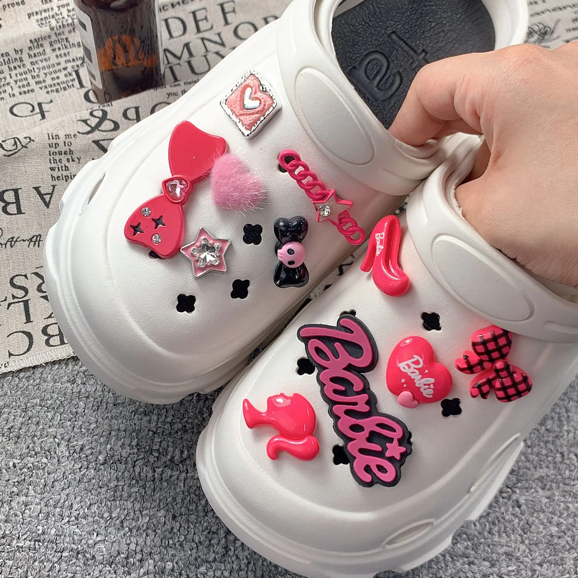 ثقب جديد زهرة الأحذية الملحقات DIY أبازيم الأحذية الأسود والوردي لطيف الكرتون الفتيات إكسسوارات الأحذية #1