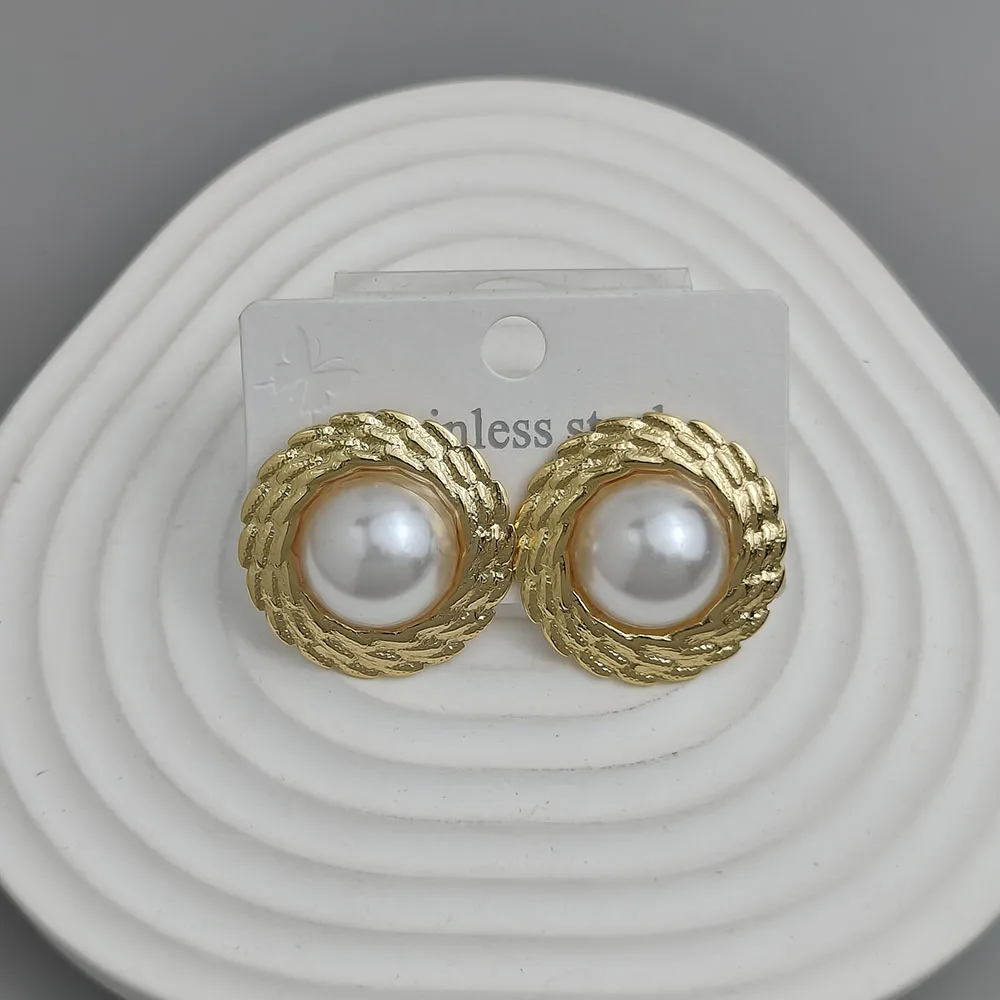 أقراط نسائية ساحرة من المعدن الثقيل بخمس أوراق من اللؤلؤ عيار 18 قيراط، مصنوعة من الفولاذ المقاوم للصدأ مقاومة للماء وغير باهتة، هدية لحفلات الزفاف #5