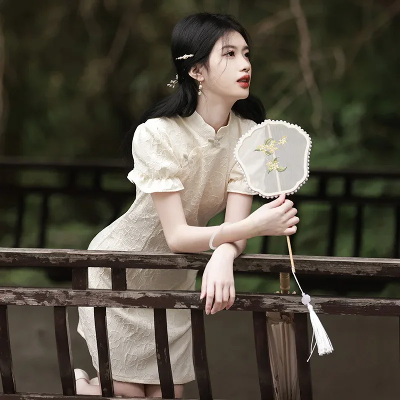 

Бежевое короткое традиционное китайское платье Cheongsam 2024, новое жаккардовое платье в стиле ретро для молодых девушек, летнее платье Ципао