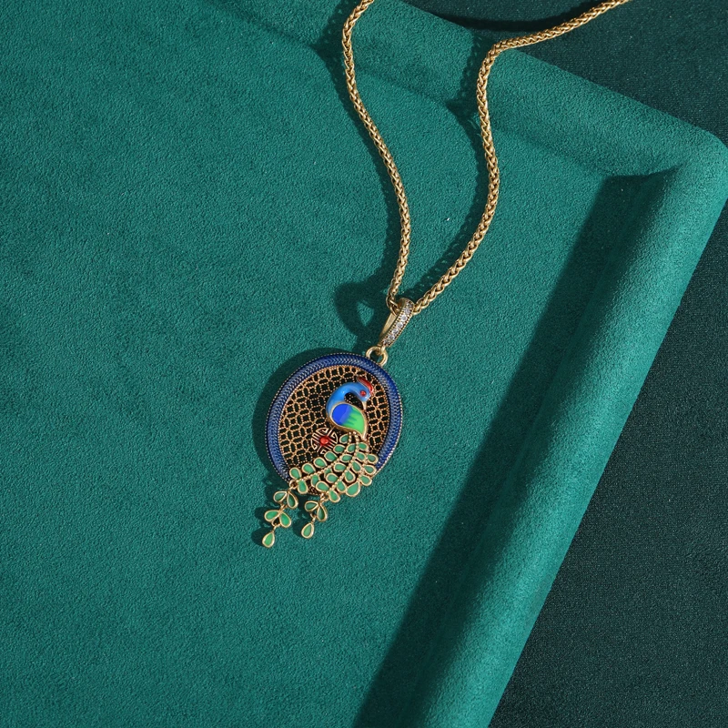 خمر رسمت الطاووس قلادة قلادة امرأة العتيقة الرجعية الملونة طوق الاكسسوارات الفاخرة العلامة التجارية العصرية مجوهرات فتاة هدية