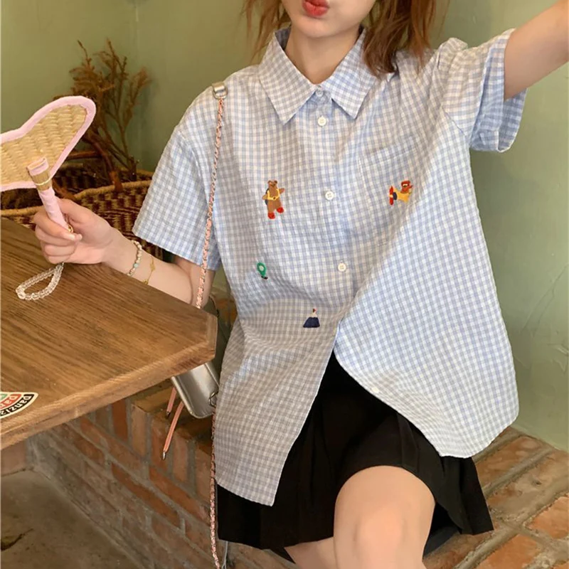 Femme Style japonais col rabattu poche Blouse mignon broderie chemises à carreaux femmes été 2025 chemises à manches courtes en vrac