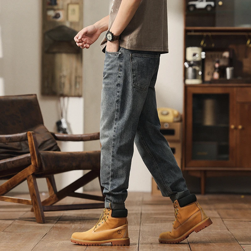Pantalon en denim décontracté à jambe droite élastique ample pour hommes, pantalon en denim à jambe droite élastique à la mode et décontracté pour nouvelle collection été 2025