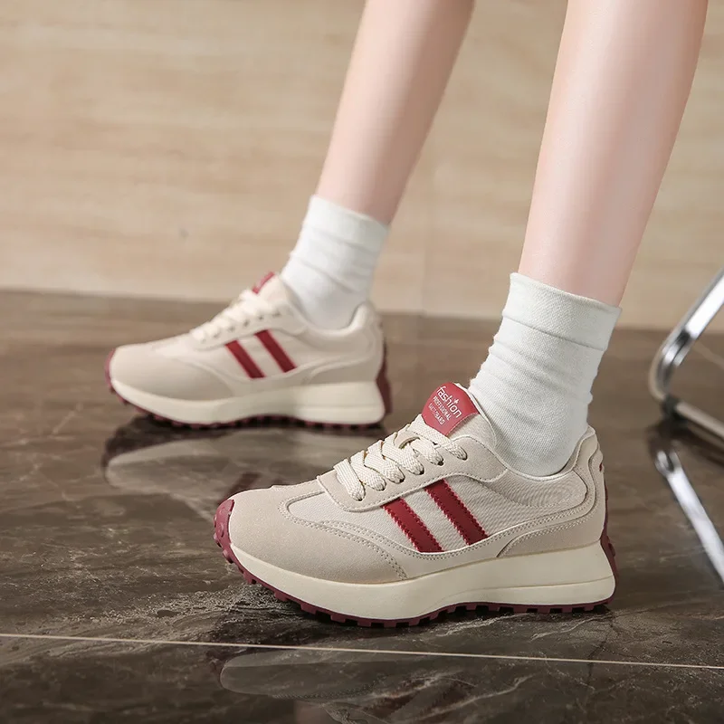 Zapatos deportivos de cuero empalmados informales de verano para mujer con suela gruesa de primavera zapatos vulcanizados informales