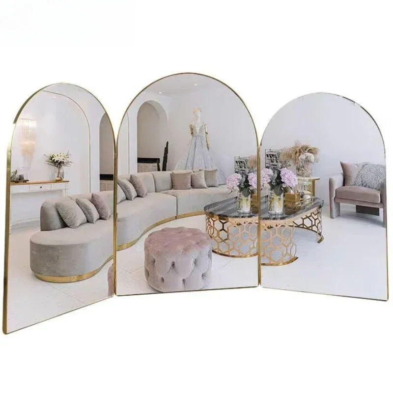 

Full-body mirror beauty and thinness