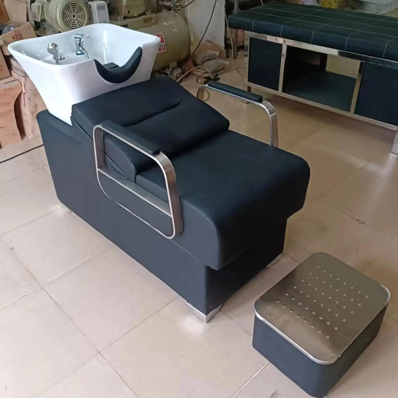 

Salon Reclining Shampoo Bed Modern Stainless Steel Hair Salon Washing Chair with Ceramic Basin