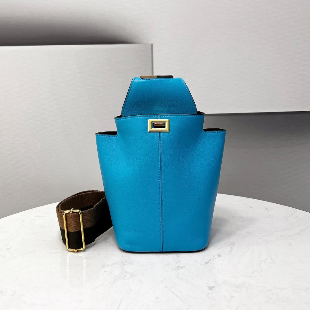 الفاخرة المرأة حقيبة بحزام العلامة التجارية الشهيرة الخصر حقيبة الذكور السفر في الهواء الطلق الرياضة مصمم على ظهره موضة الرجال النساء حقيبة يد 2025