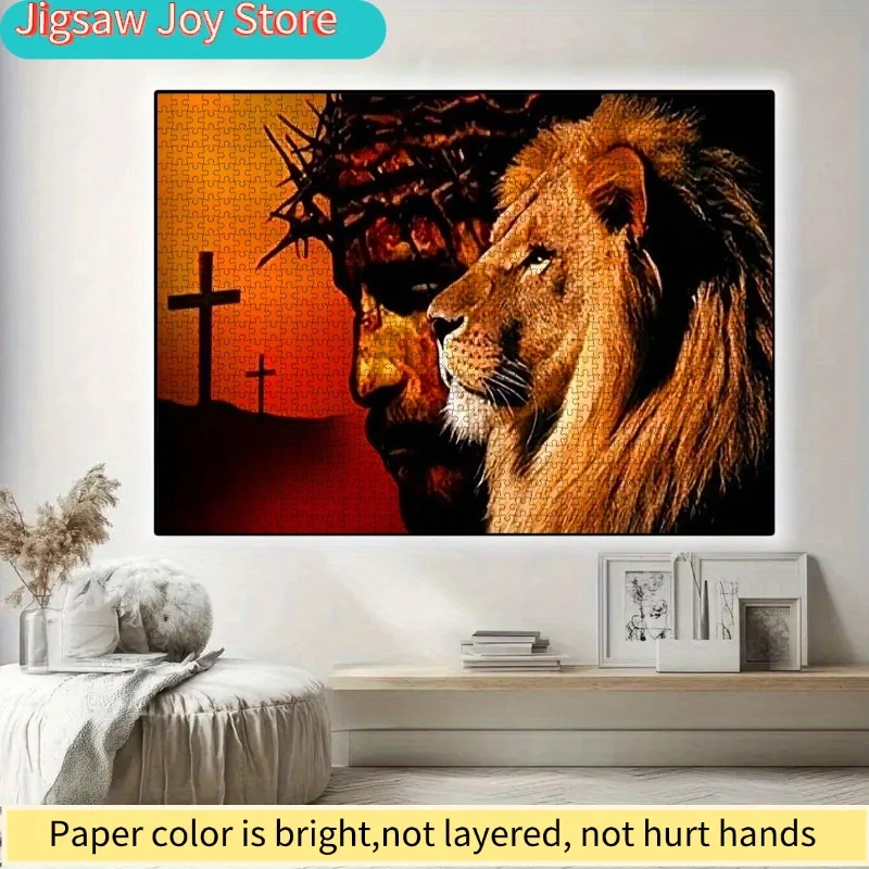 

1000-элементный бумажный пазл для самостоятельной сборки с изображением Иисуса, надетого в корону из колючих шипов, изображениями львов и креста в качестве тематических элементов.