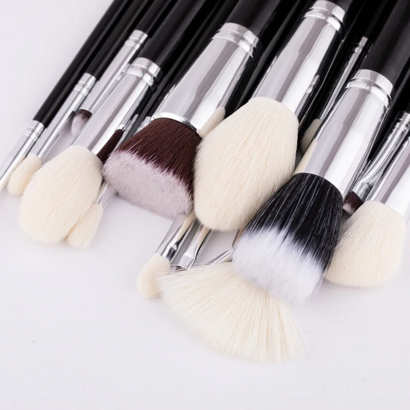 Einzelner flacher Foundation-Pinsel, Stipple-Pinsel, Flammen-Puderpinsel, Highlight-Pinsel, Fächerpinsel, Augen-Make-up-Pinsel, Eyeliner-Pinsel
