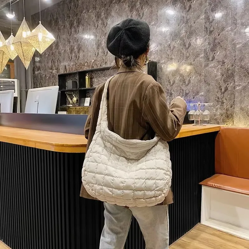 Bolso de gran capacidad para mujer, bolsos de hombro/bandolera, bolso de algodón plisado a cuadros a la moda, bolsos acolchados informales de Color sólido para mujer