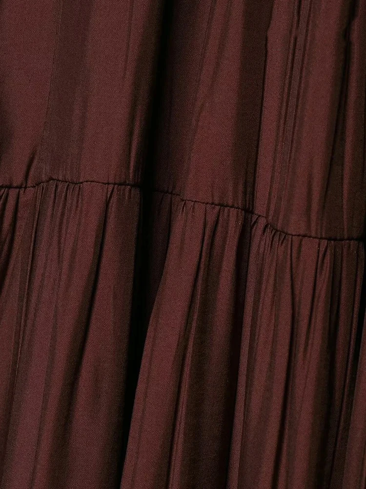 Moda feminina castanha plissada em camadas Vestido longo halter Sexy Slim decote em V sem costas Vestido primavera verão Europa e Estados Unidos novos elegantes vestidos de praia casuais de férias