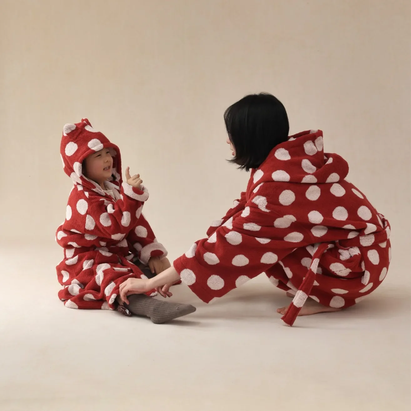 Parent child polka dot style bathrobe, long staple cotton hooded children\'s and adult hotel home bathrobe