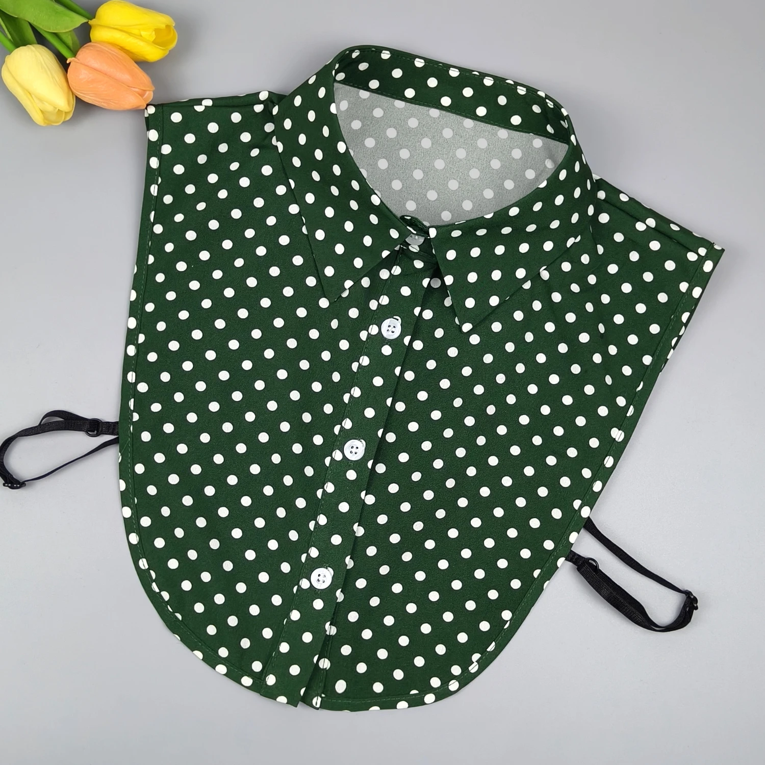 Polka-Dot-Kragen für Hemden. Es kann als dekoratives Element für Hemden, Pullover und Sweatshirts im Frühling und Sommer verwendet werden. – Detail 7
