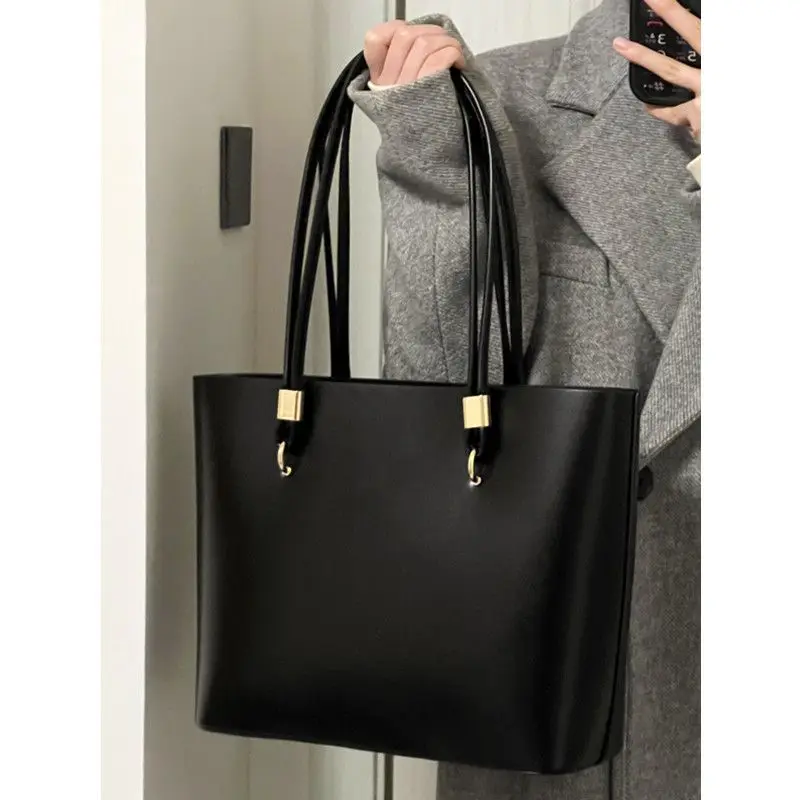 Black PU Tote Bag 2023 New Women\'s High Capacity Minimalist Zipper Shoulder Bag Classic Fashion Classroom Commuter Handbag Tide