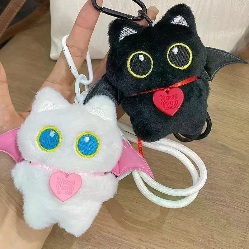 Adorabile portachiavi in peluche di gatto nero con ali; Ciondolo per borsa carino; Decorazione dello zaino; Regalo Kawaii unico per le coppie.