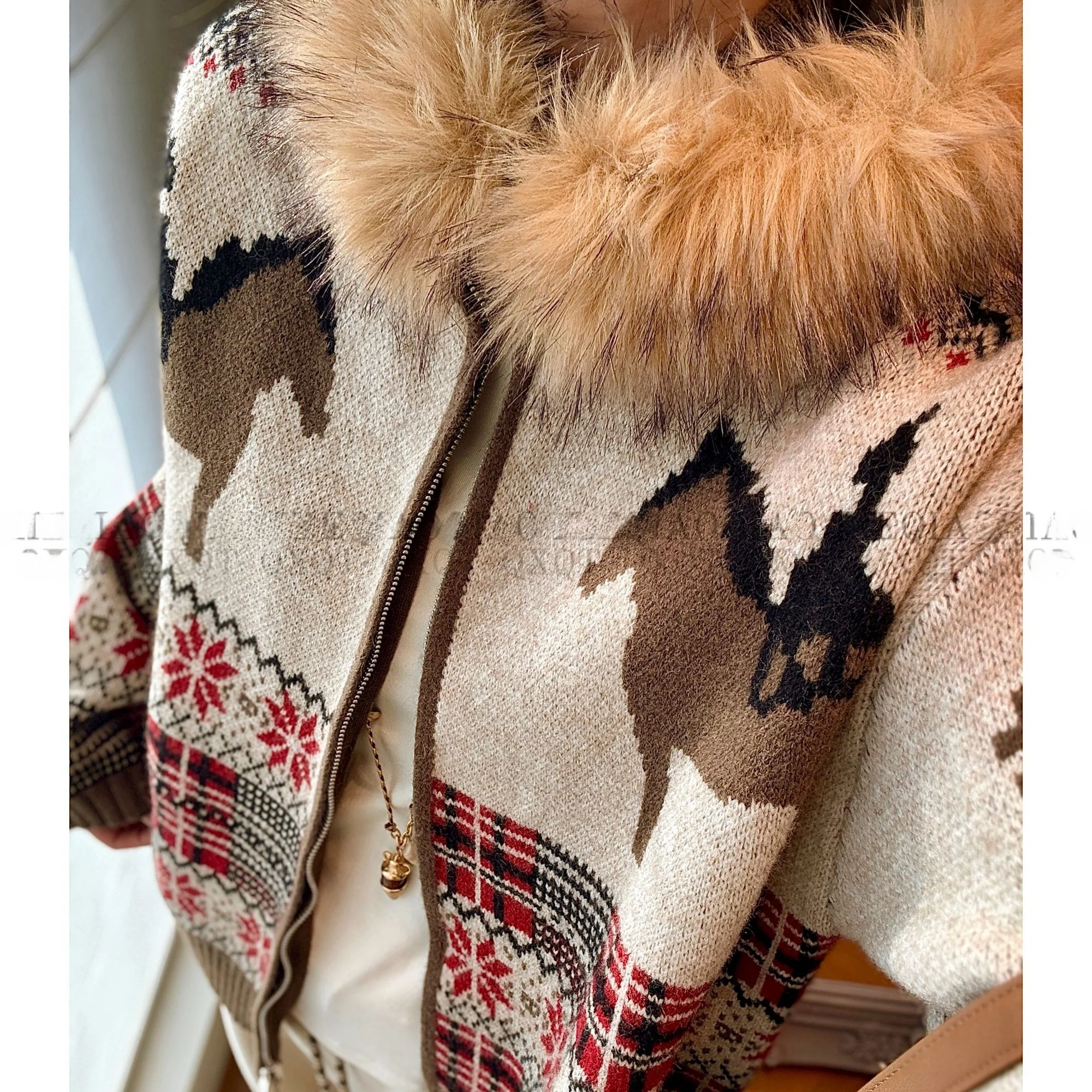 

Xie Knitted Jaet with Detachable Fur Collar Rabbit Fur And Wool Blend Warm Mid-Length Zipper Closure Geometric Pat...