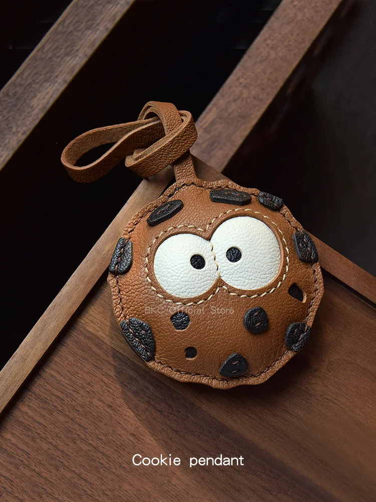 lindo-colgante-para-bolso-de-piel-de-cabra-con-diseno-de-galleta-llavero-hecho-a-mano-con-hilo-encerado-y-costura-a-caballete-diseno-original