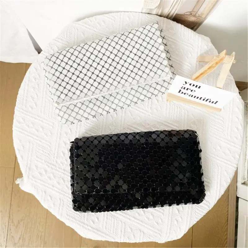 

Fashionable Metal Mesh Wrap Handbag Shoulder Bag for Weddings and Parties 20CA