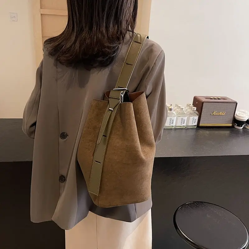 

Матовая сумка-ведро в стиле ретро, женская однотонная сумка на плечо большой вместимости, женская сумка на плечо, новинка 2025, осень-зима, высококачественная повседневная сумка через плечо