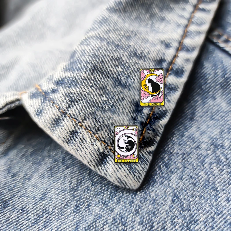 4Pcs Creative Tarot Card Cat Collection Enamel Pins Set The Moon The Lovers The World  Ace Of Paw Kitten Pattern Pet Brooches