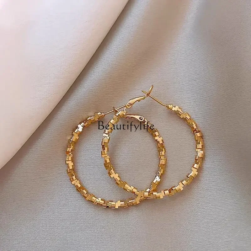 

Broken silver circle earrings 2024 new popular ear buckles light luxury high sense