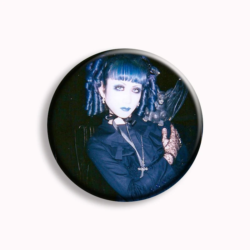 30Style Moi Dix Mois Malice Mizer Mana Sama Button Pin Retro Gothic Vintage Brooch Metal Badge Bag Accessories Fans Collect Gift