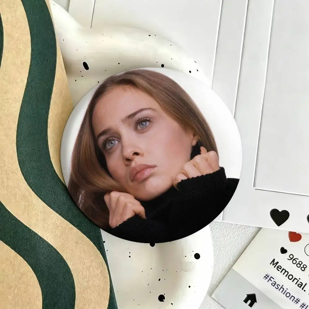 F-Fiona A-Apple Badges 25 32 44 58 75 mm Round Fans Collect Friends Gifts Brooch Souvenir