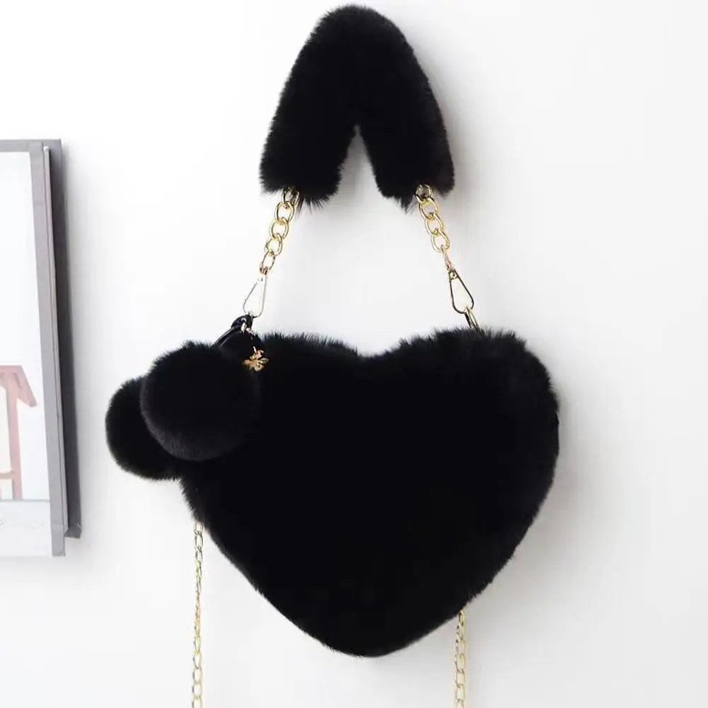 حقائب يد نسائية على شكل قلب حقائب كروس لطيفة من الفرو الصناعي حقيبة كتف بسلسلة من القطيفة الناعمة حقائب يد على شكل قلب #1
