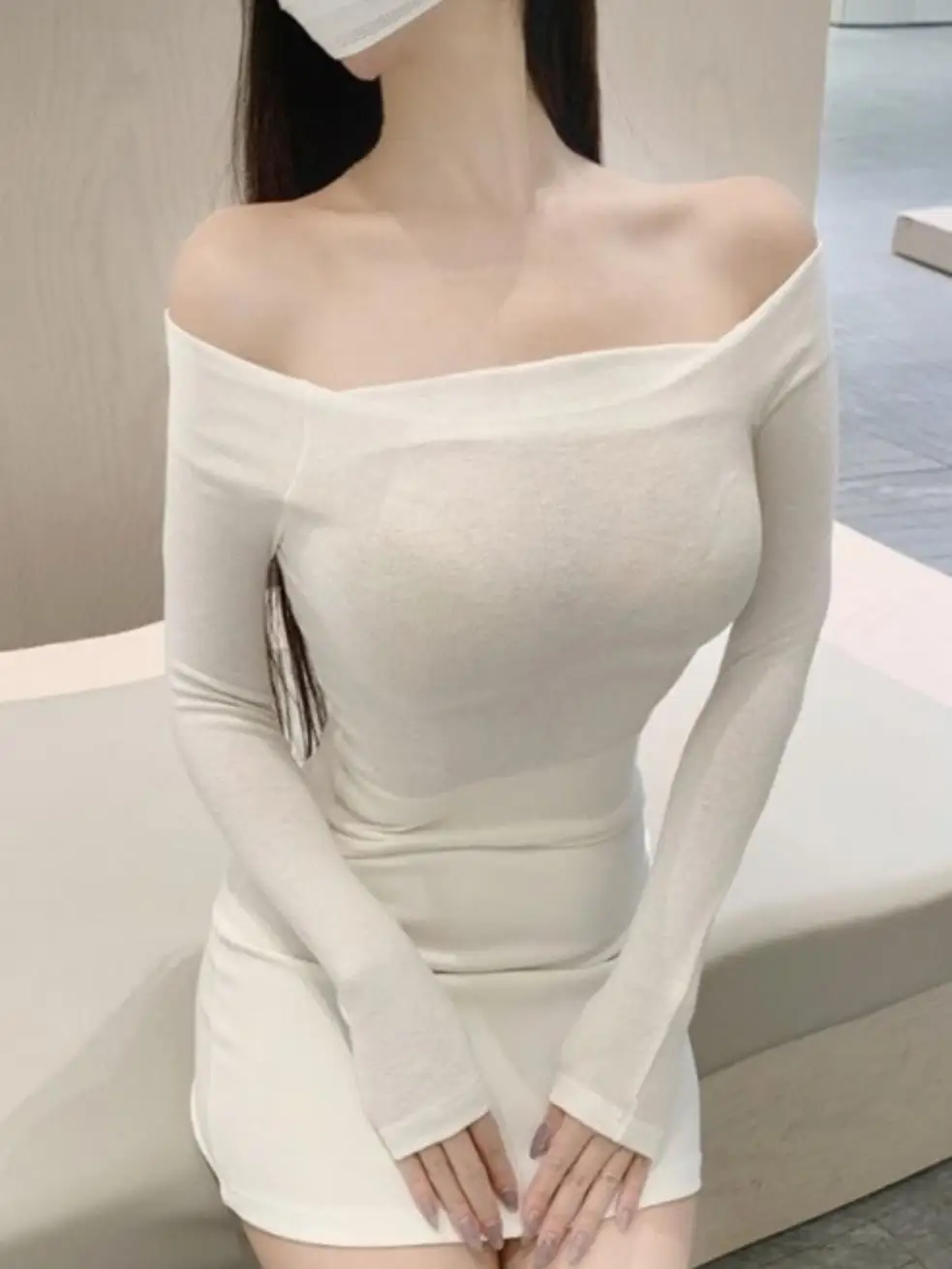 51STUDIO Sexy Tight Body T-shirt Shoulder Bared Long Sleeve One-Shoulder Design Enhanced Chest Appeal Women's Fashion Top