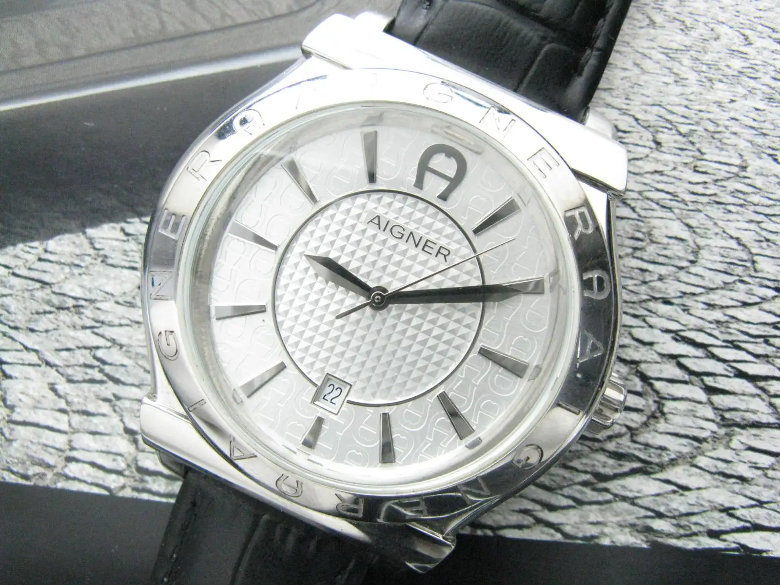 (Biggest A) Large size wine barrel stereoscopic aigner dial quartz watch