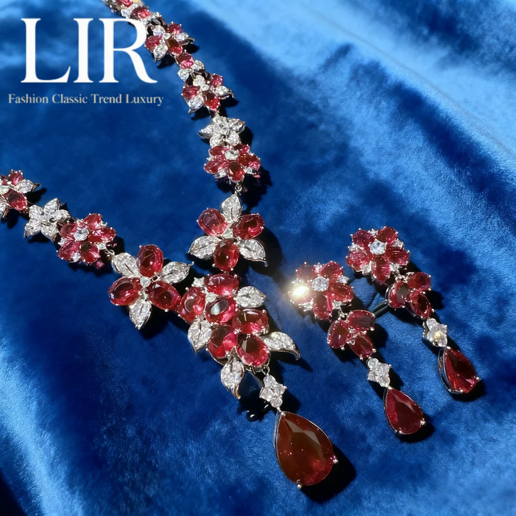 

Женский комплект ювелирных изделий на заказ LIR: великолепное ожерелье с каплевидными драгоценными камнями голубино-красного цвета, блестящие королевские красные винтажные серьги с цирконом и цветком