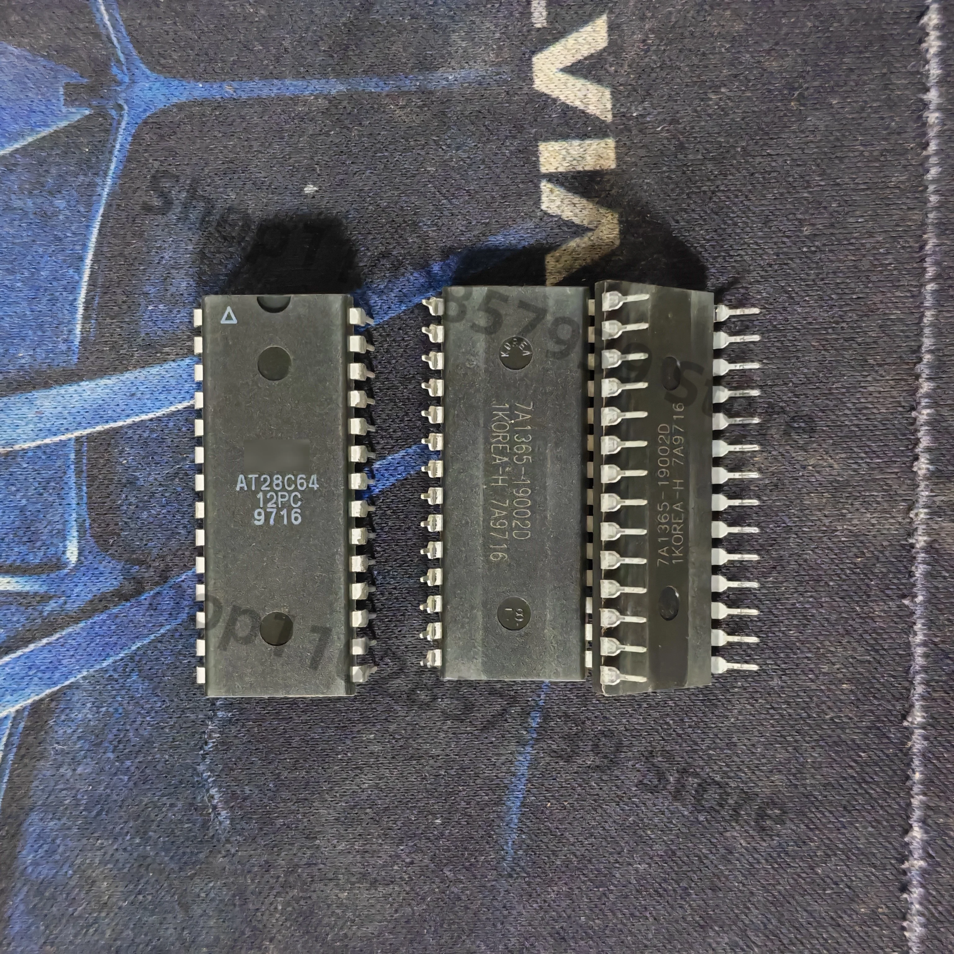 

2 шт./лот AT28C64-12PC DIP-28 оригинальное место