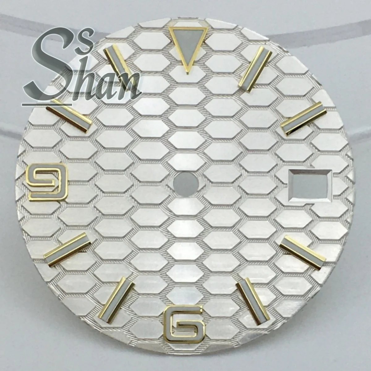 29mm honeycomb-shaped texture dial with green luminescence is suitable for the components of the NH35 NH36 automatic movement