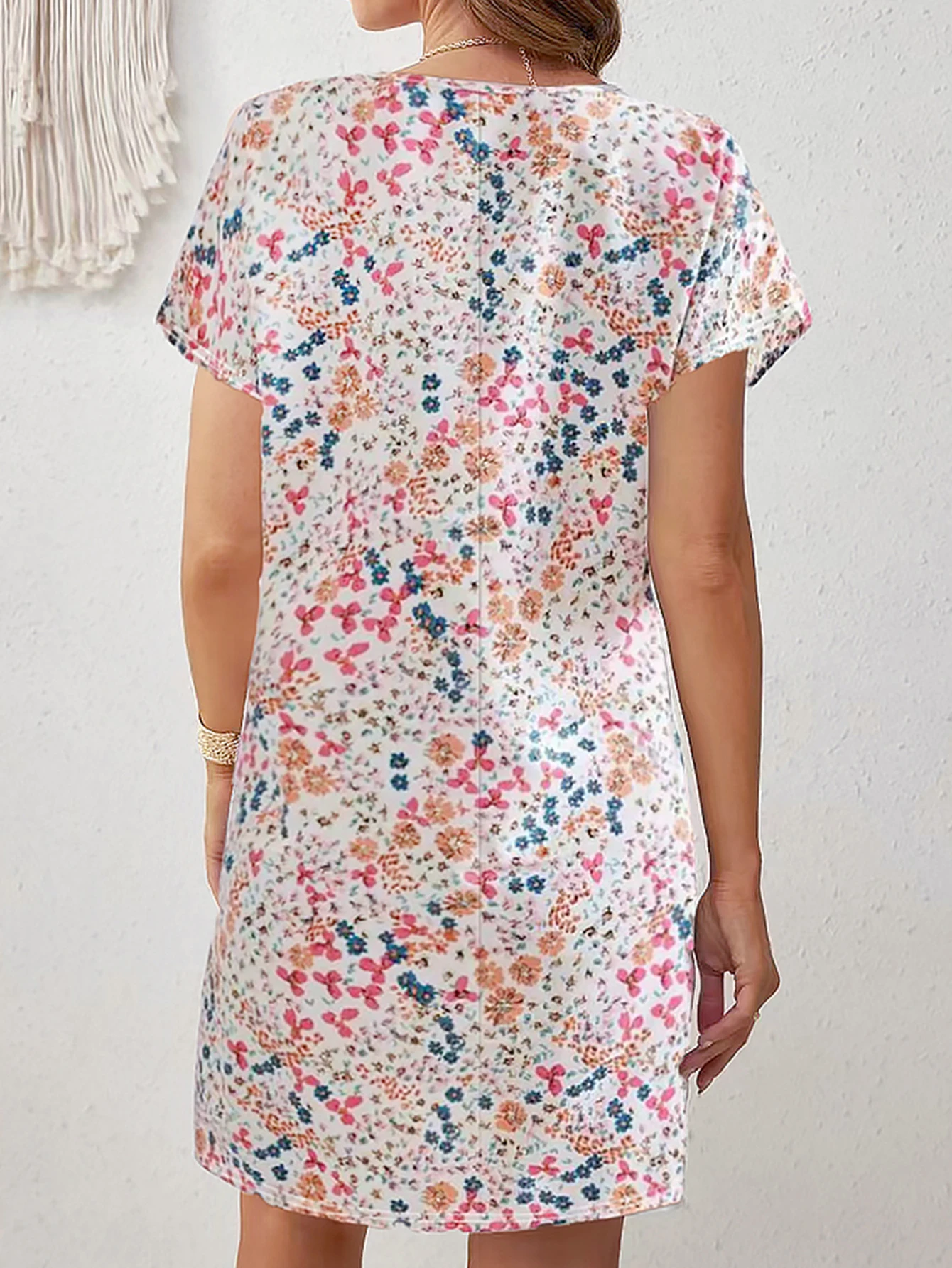 Women's Floral Short Sleeve Dress, V-Neck Loose Fit A-Line Skirt, Casual Summer Beach Dress, Comfortable Daily Wear, Perfect for