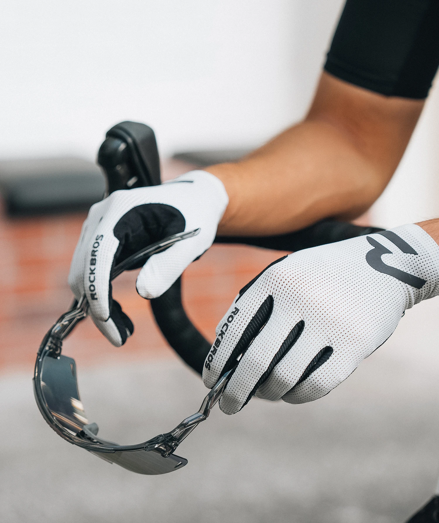 ROCKBROS Fahrradhandschuhe mit Vollfingerbedeckung, Touchscreen-fähig, Atmungsaktiv, Rutschfest, Stoßdämpfende Handflächenpolsterung – Detail 2